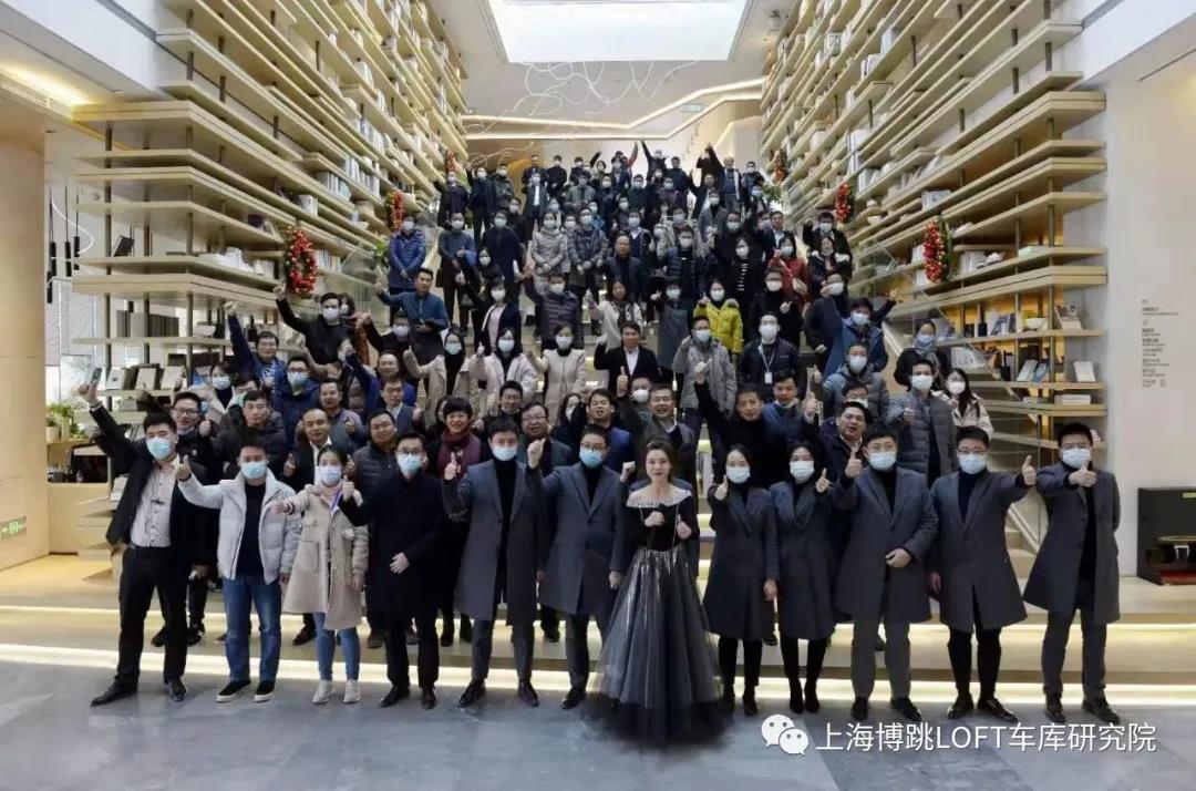 钦州全国一百多人在华侨城汉口道6号参观研讨LOFT专利车库技术！